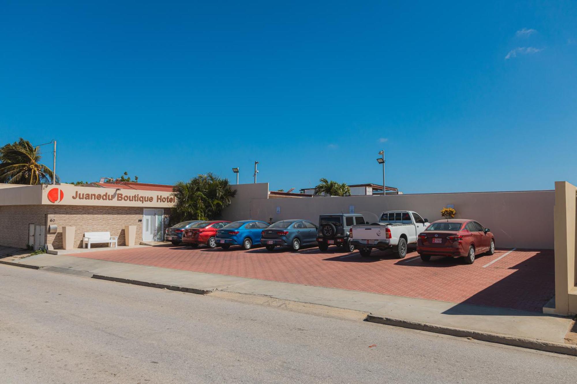 Juanedu Suites Oranjestad Exterior photo